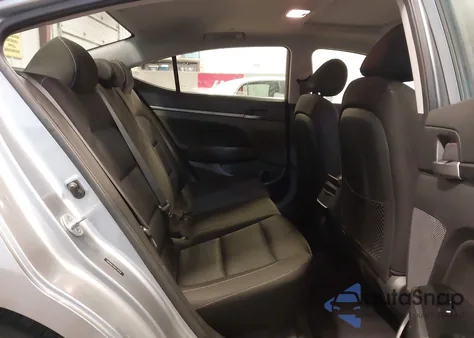 2017 Hyundai Elantra Value Edition z USA, uszkodzony, nr VIN 5NPD84LF6HH139758